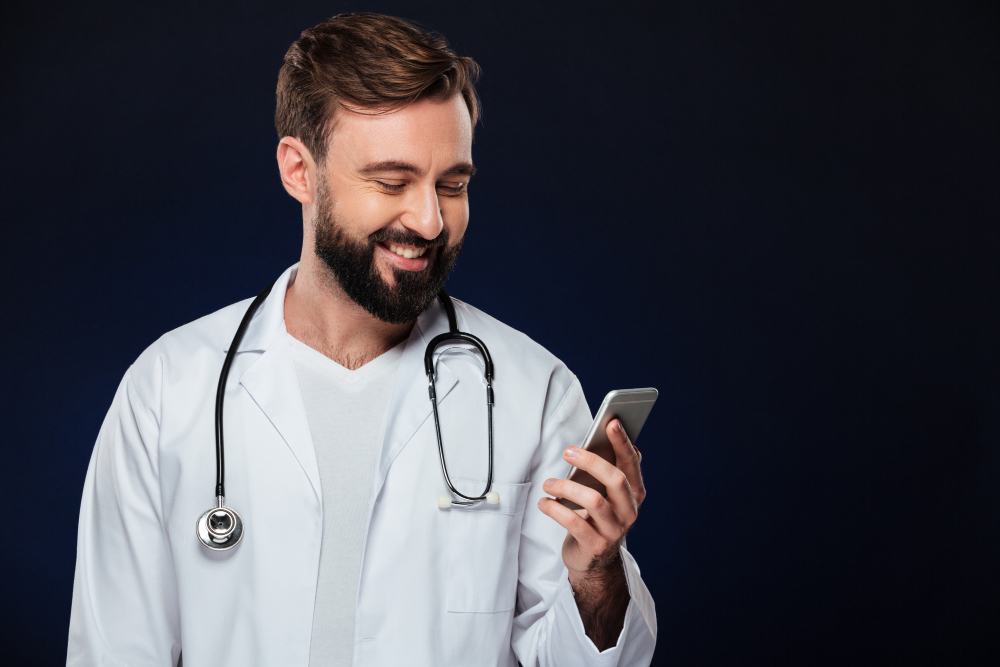 medico_con_celular_app